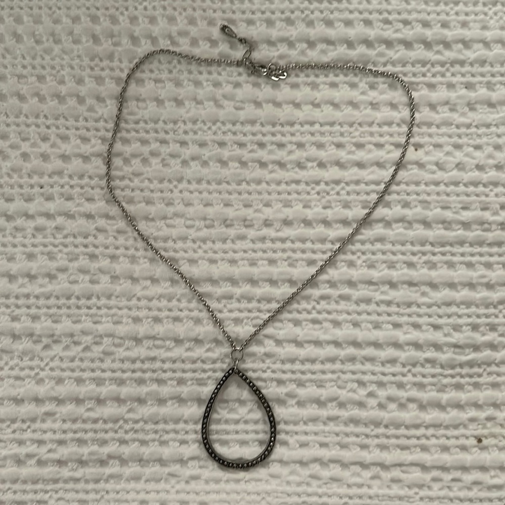 Teardrop shaped necklace “costume jewelry” silver in color